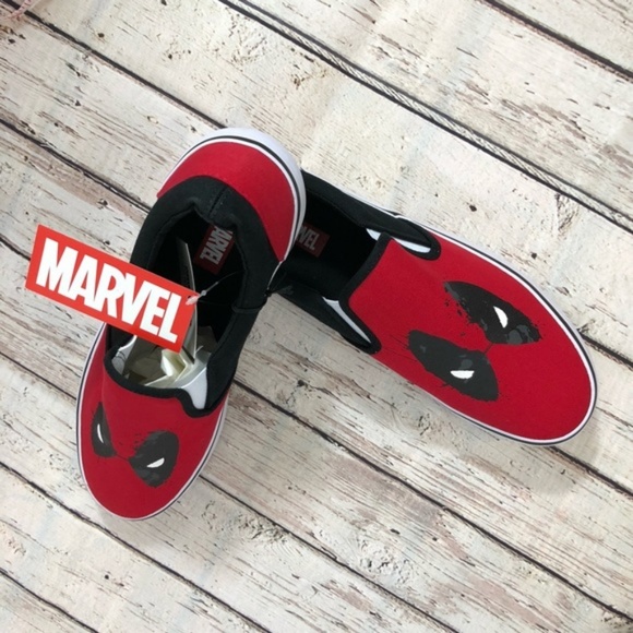 Men's Marvel Deadpool Canvas Slip-On Shoe Sneaker - Picture 5 of 5